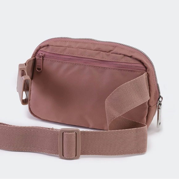 Everywhere Fanny Pack for Women with Adjustable Strap. Color=Dune. - Picture 6 of 6